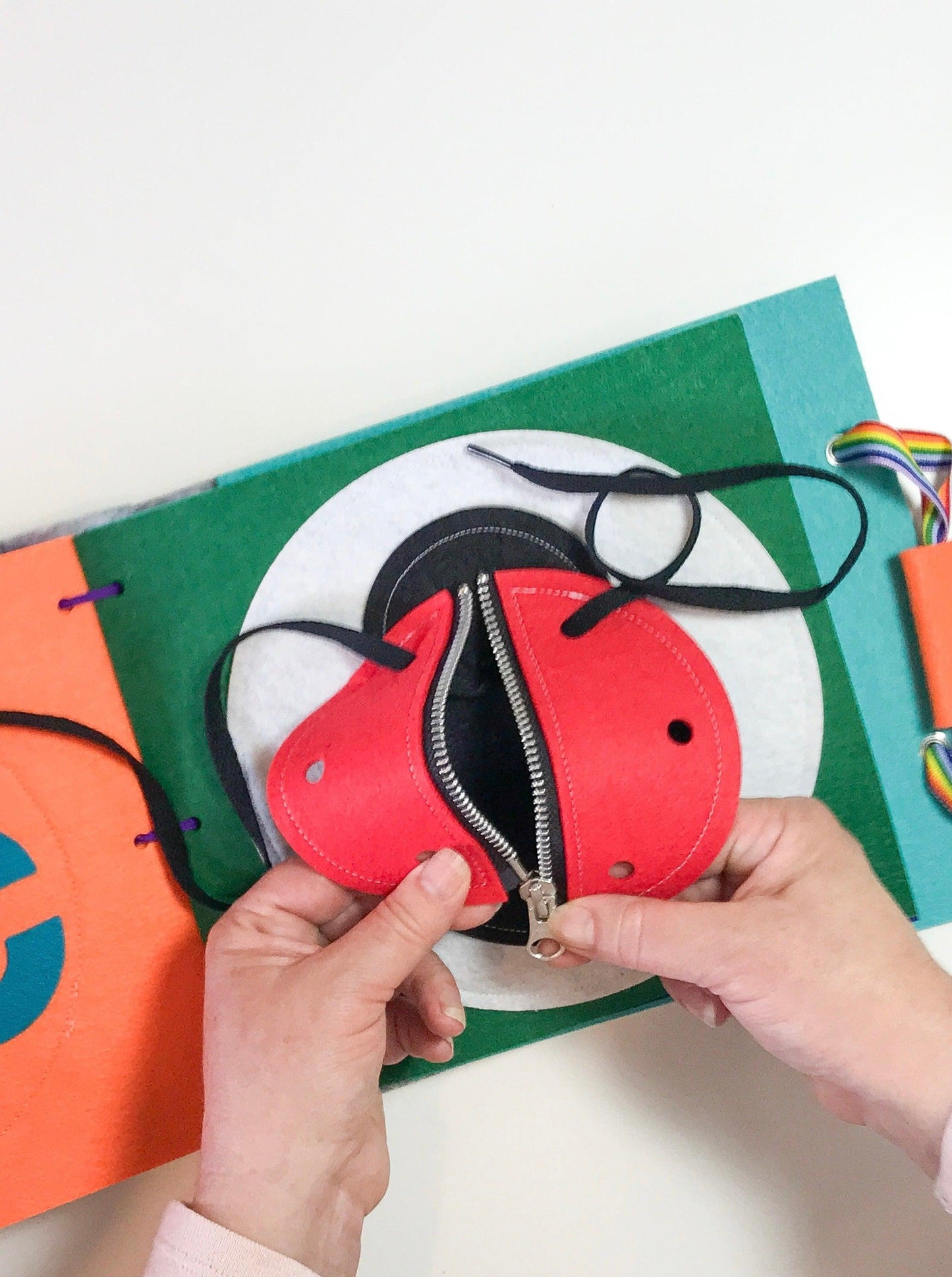 Zipper toy